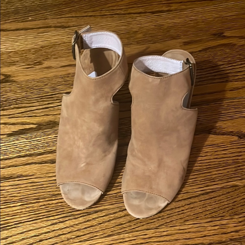 Elegant Tan Women's Peep-Toe Shoes